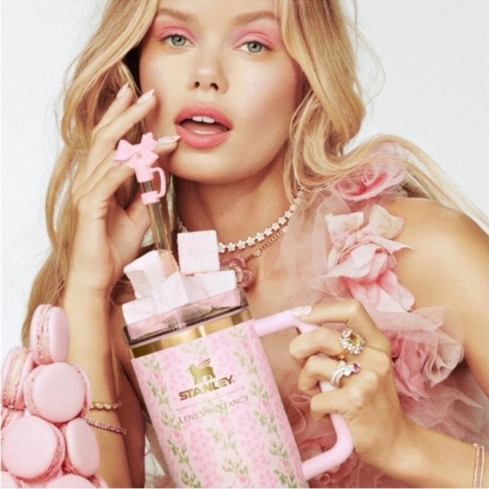 The Stanley x LoveShackFancy Quencher 40 OZ Blooming Heirloom Floral Bow - Picture 3 of 17